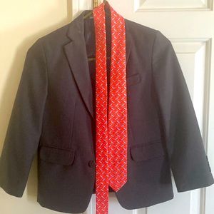 Boys Charcoal Izod Suit & tie Size 8 Pants are slim Jacket is 8 Husky